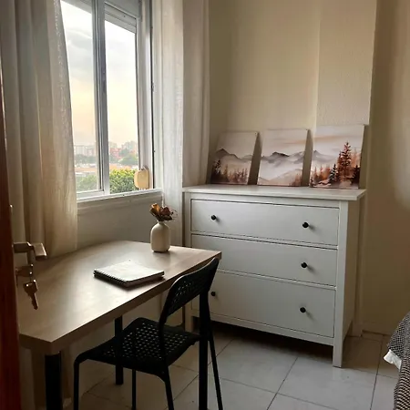 With Fast Wi-fi Apartment *